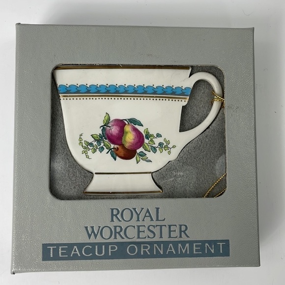 SPODE Flat Teacup Christmas Ornament “TRAPNELL SPRAYS” bone china - Picture 1 of 5